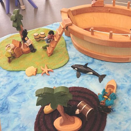 Inside the centre: island and ocean toys